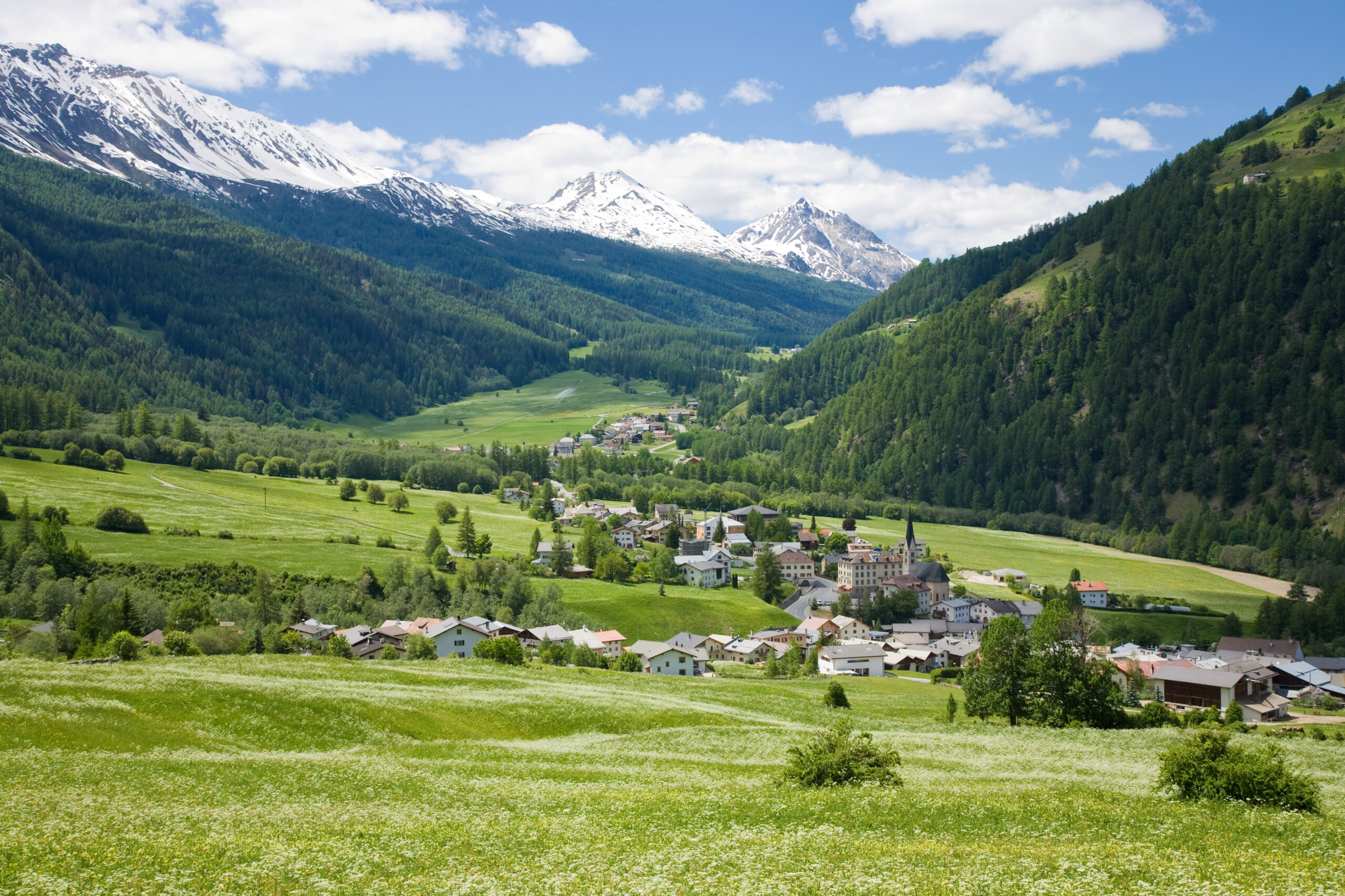 Das Dorf Santa Maria im Münstertal, Graubünden, Schweiz